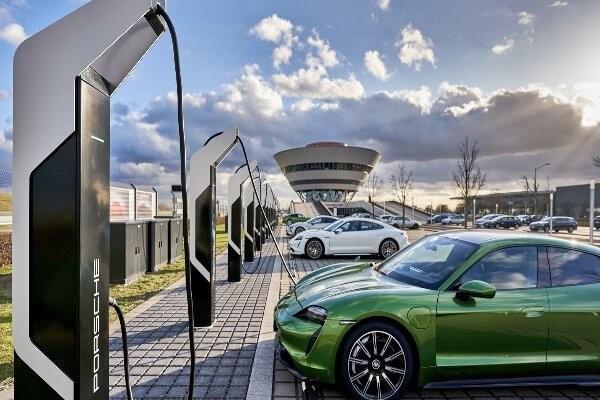پارک شارژ خودروهای برقی در آلمان افتتاح شد