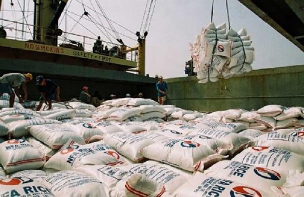 توزیع برنج وارداتی، بازار را به ثبات می رساند