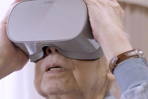 سالمندان ژاپنی می توانند بااستفاده از واقعیت مجازی به دور جهان سفر نمایند